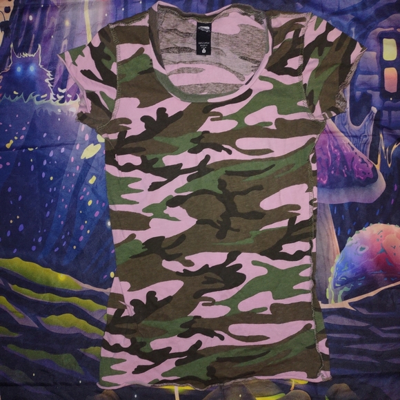 Vintage Y2K Pink Camo Top - Picture 8 of 11